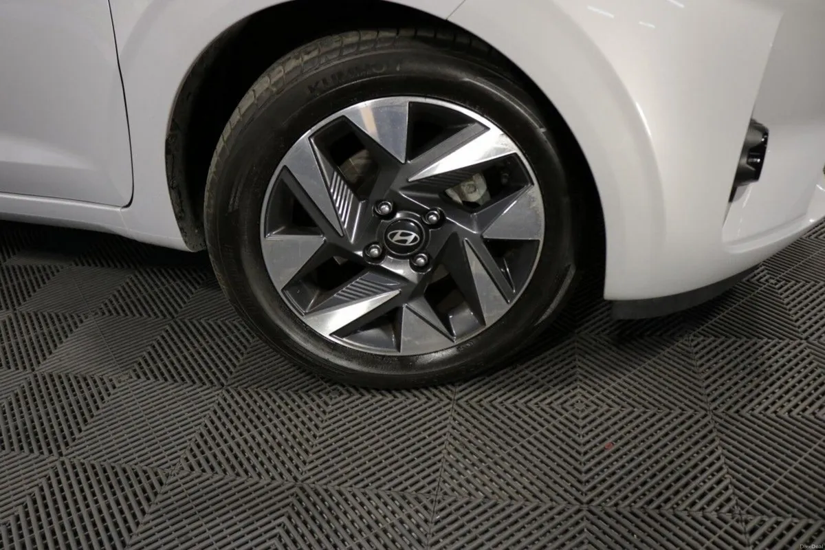 Hyundai i10 DELUXE PLUS 1.0L PETROL HATCHBACK - Image 3