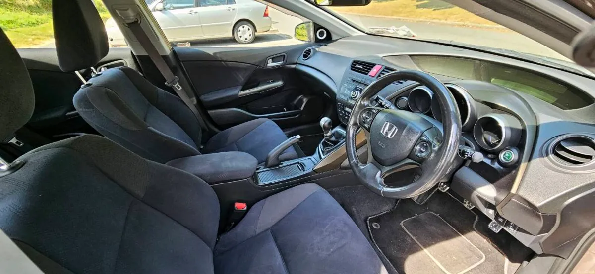 2014 Honda Civic 1.6 I-DTEC ES 4 door - Image 6