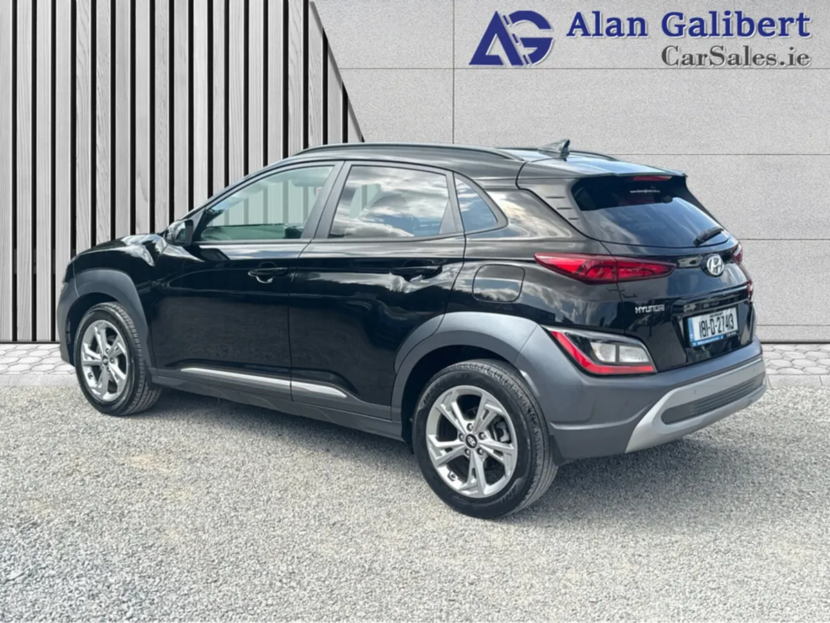 Hyundai KONA KAUAI EXECUTIVE 5DR - Image 2