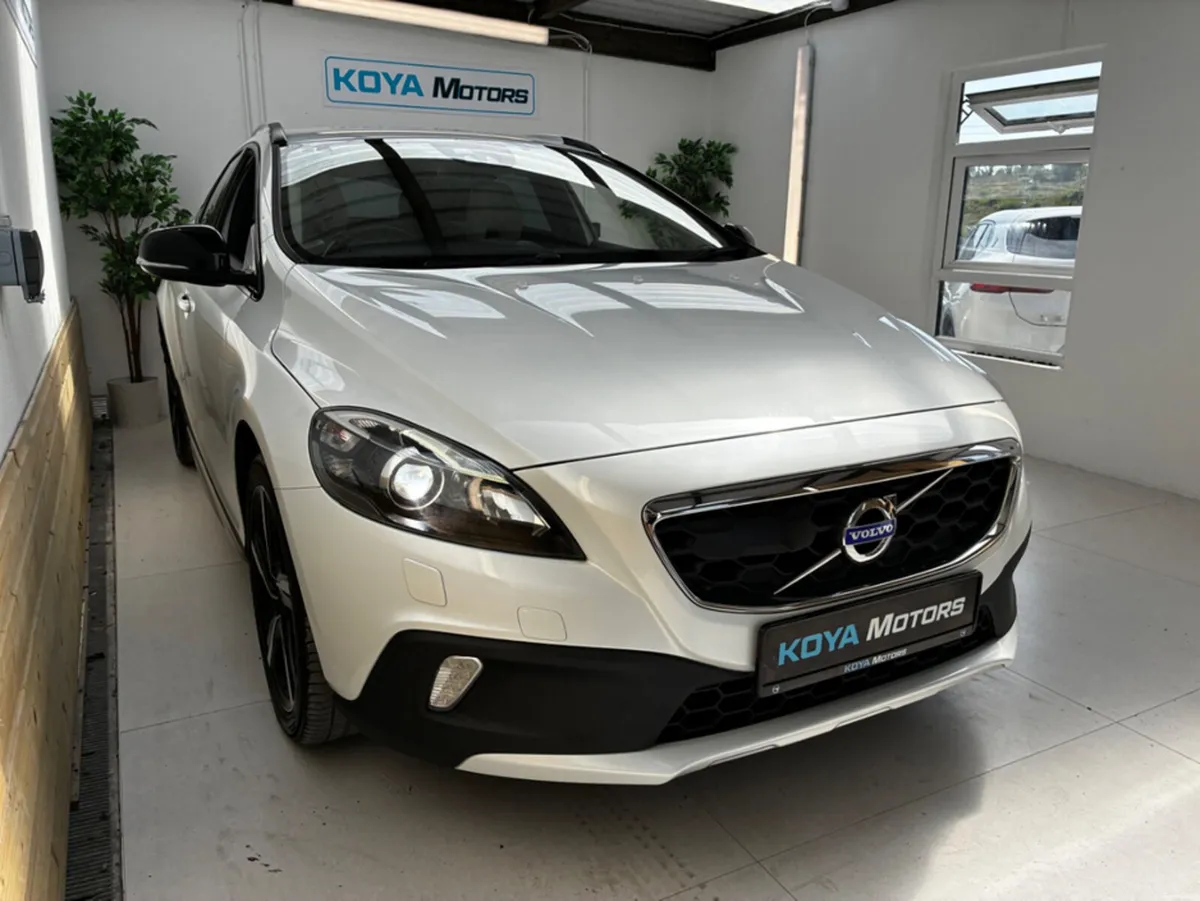 Volvo V40 2.0 D4 CROSS COUNTRY SE LUXURY DIESEL 19 - Image 6