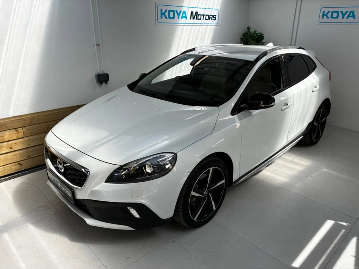 Volvo V40 2.0 D4 CROSS COUNTRY SE LUXURY DIESEL 19 - Image 2