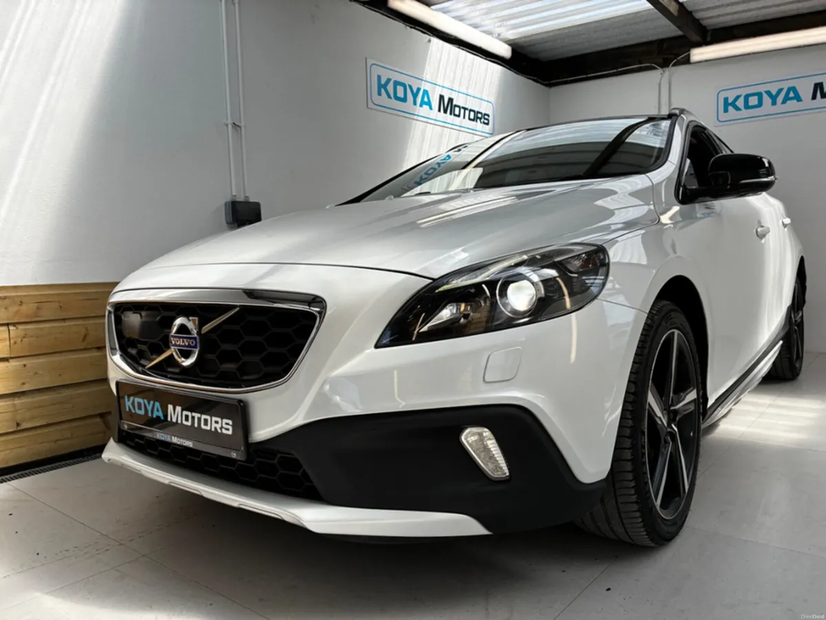 Volvo V40 2.0 D4 CROSS COUNTRY SE LUXURY DIESEL 19 - Image 4