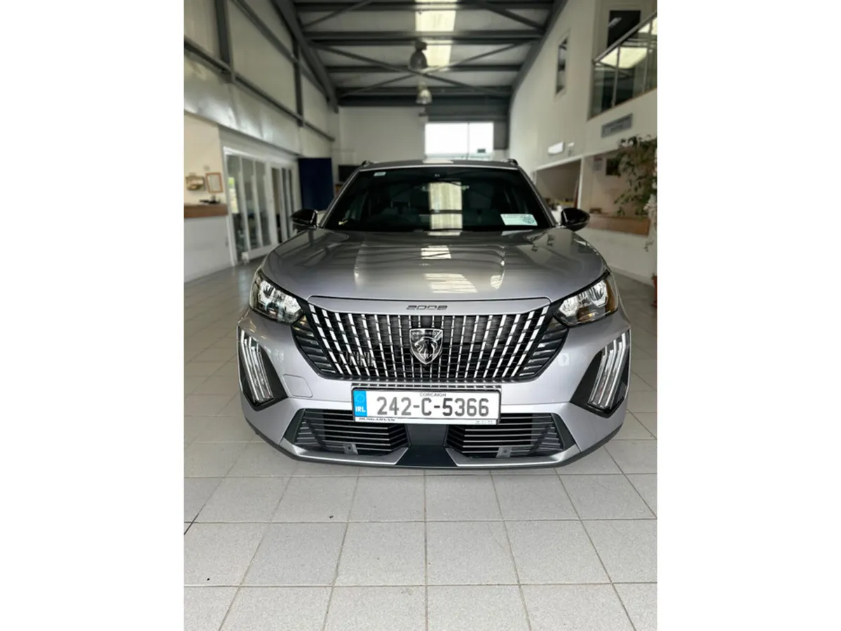 Peugeot 2008 ALLURE 1.2 100 - Image 1