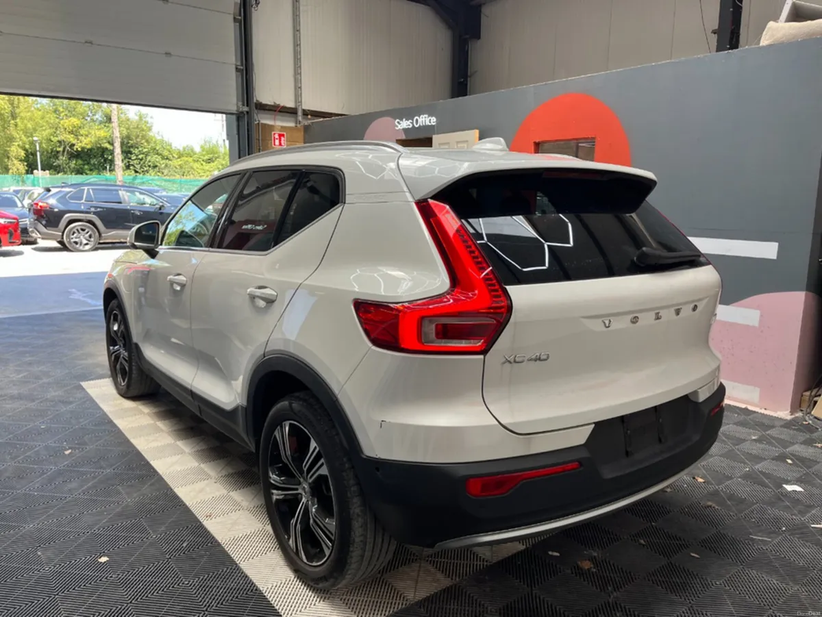 Volvo XC40 2021 VOLVO XC40 T5 PLUG-IN 1.5 AUTOMATI - Image 4