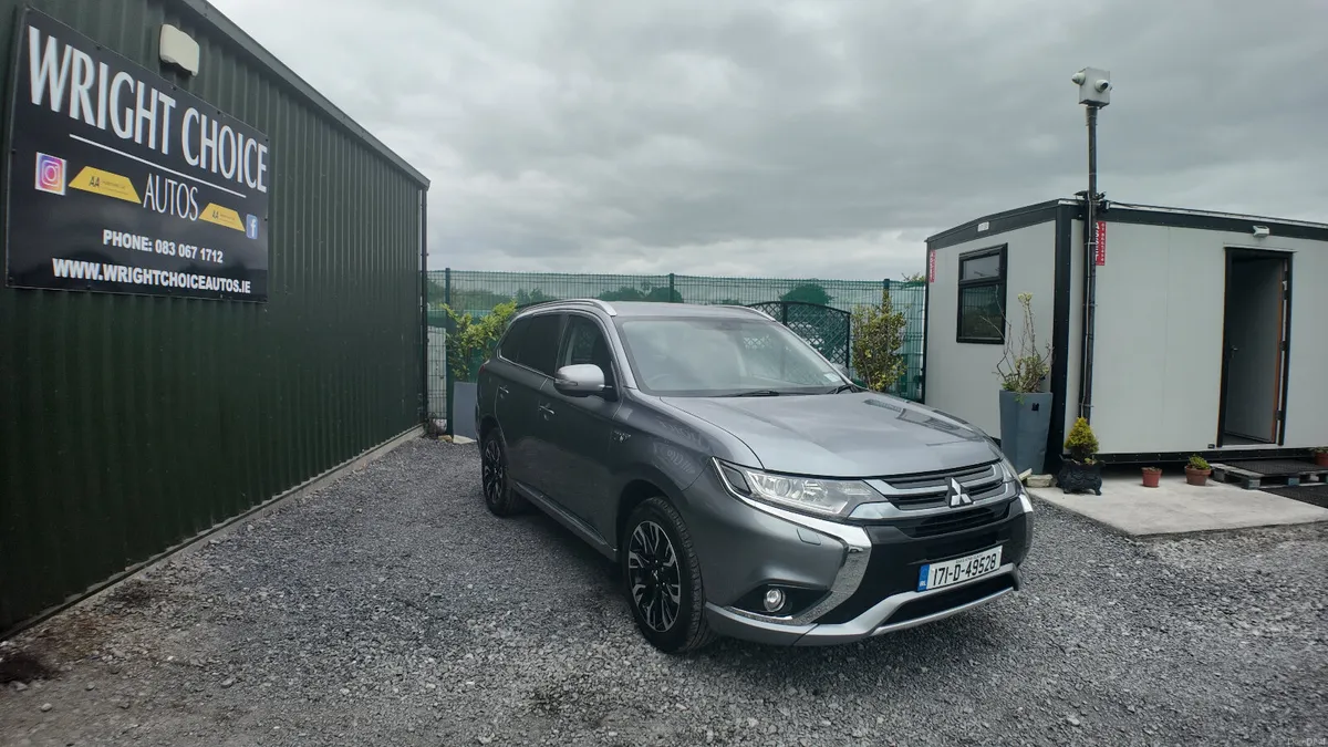 2017 Mitsubishi Outlander 2.0L Petrol Hybrid - Image 4