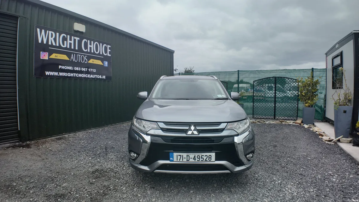 2017 Mitsubishi Outlander 2.0L Petrol Hybrid - Image 3