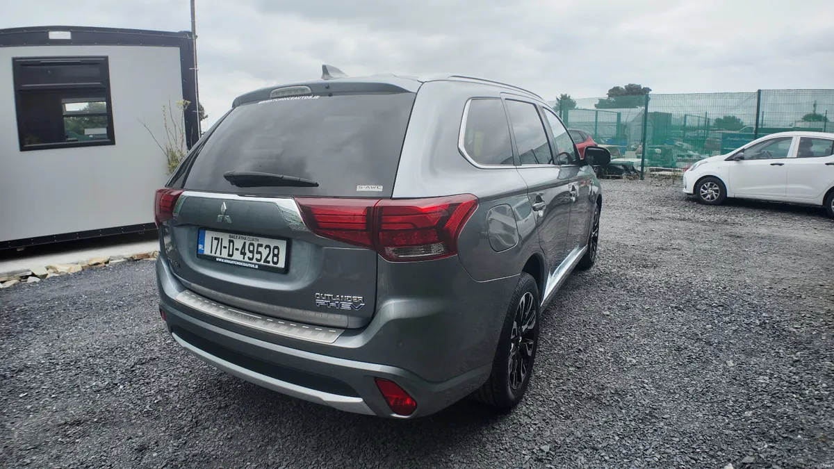 2017 Mitsubishi Outlander 2.0L Petrol Hybrid - Image 6