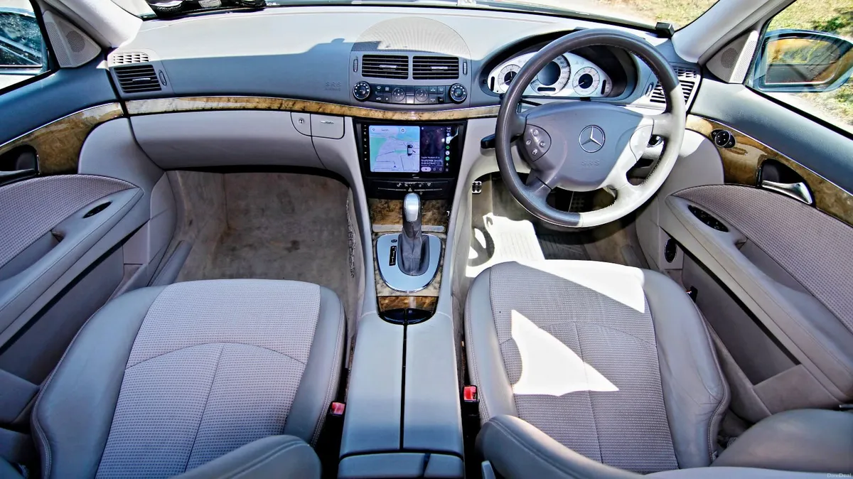 Mercedes E-Class 1.8 Avantgarde, NCT, CarPlay - Image 5