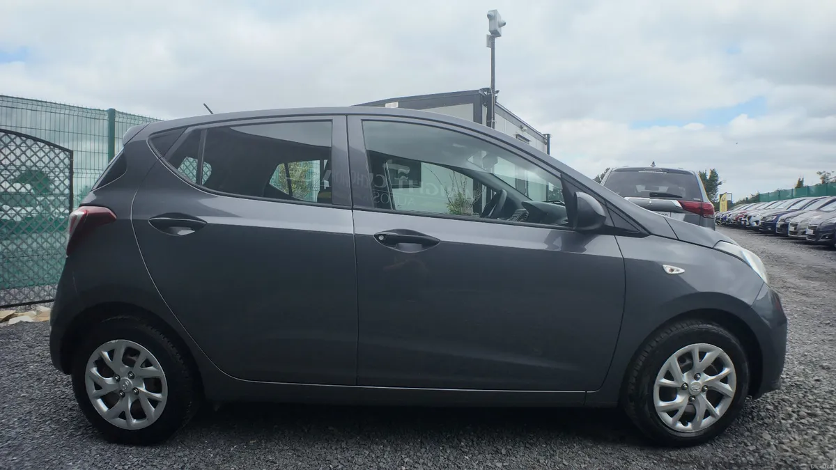 2017 Hyundai i10 1.0L Petrol - Image 5