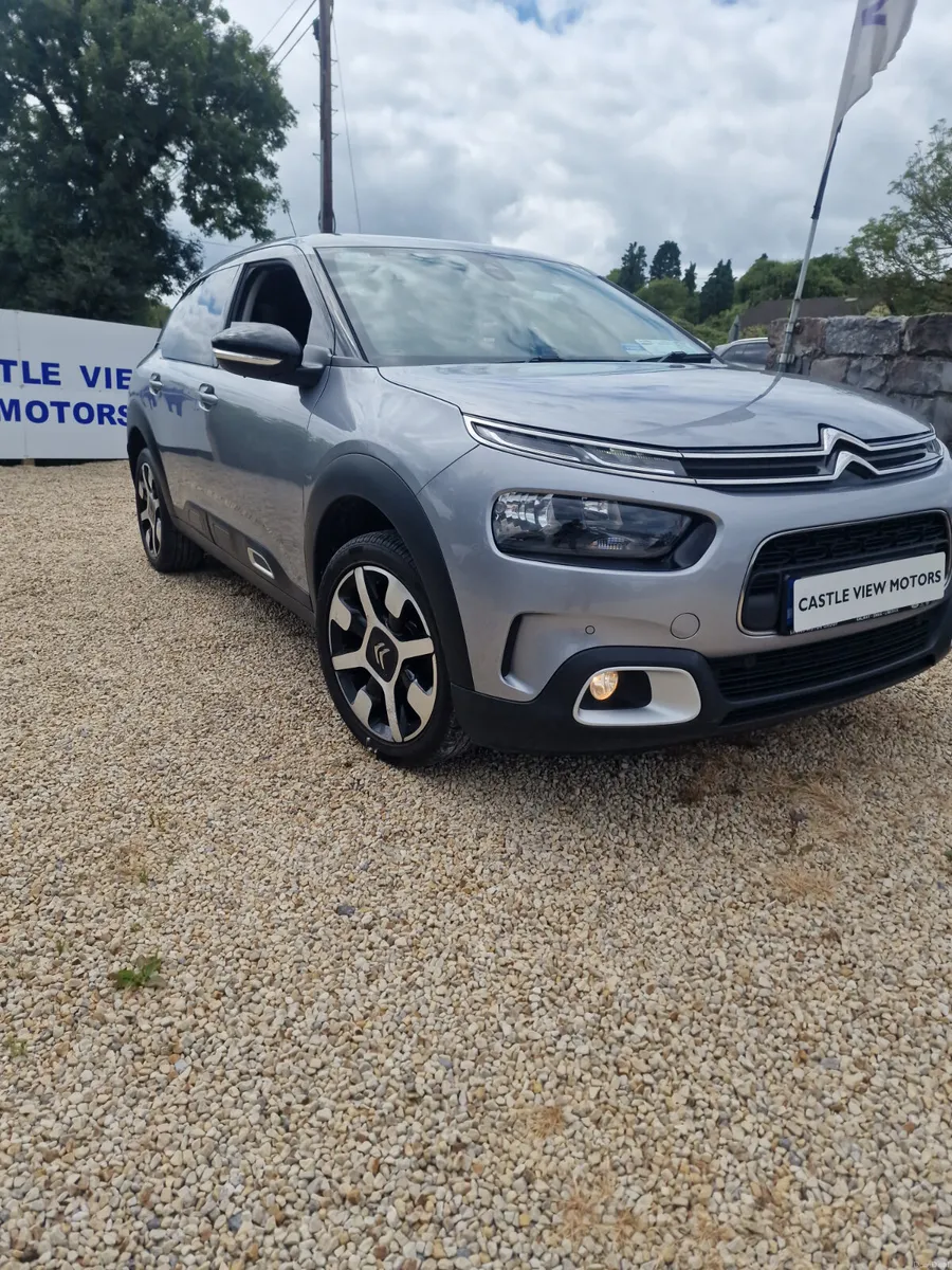 18 Citroen C4 Cactus 1.2 Petrol - Image 1