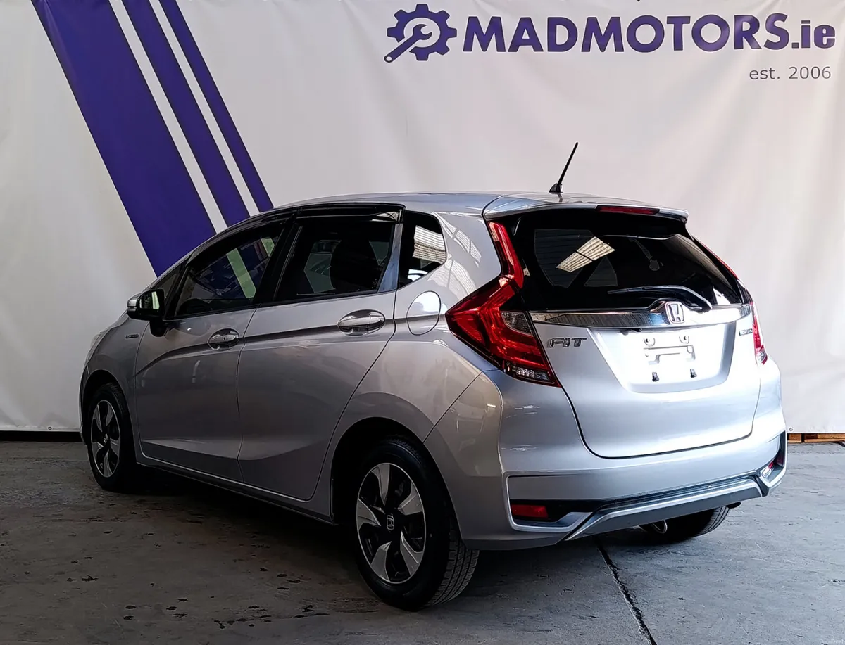 182 Honda Fit GP5 Petrol Hybrid Auto - Image 5