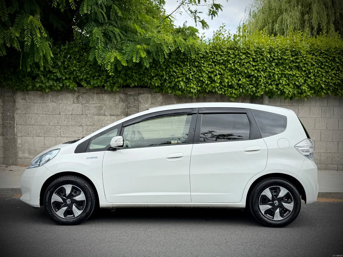 Honda Fit 1.3 Petrol Hybrid Auto. - Image 3