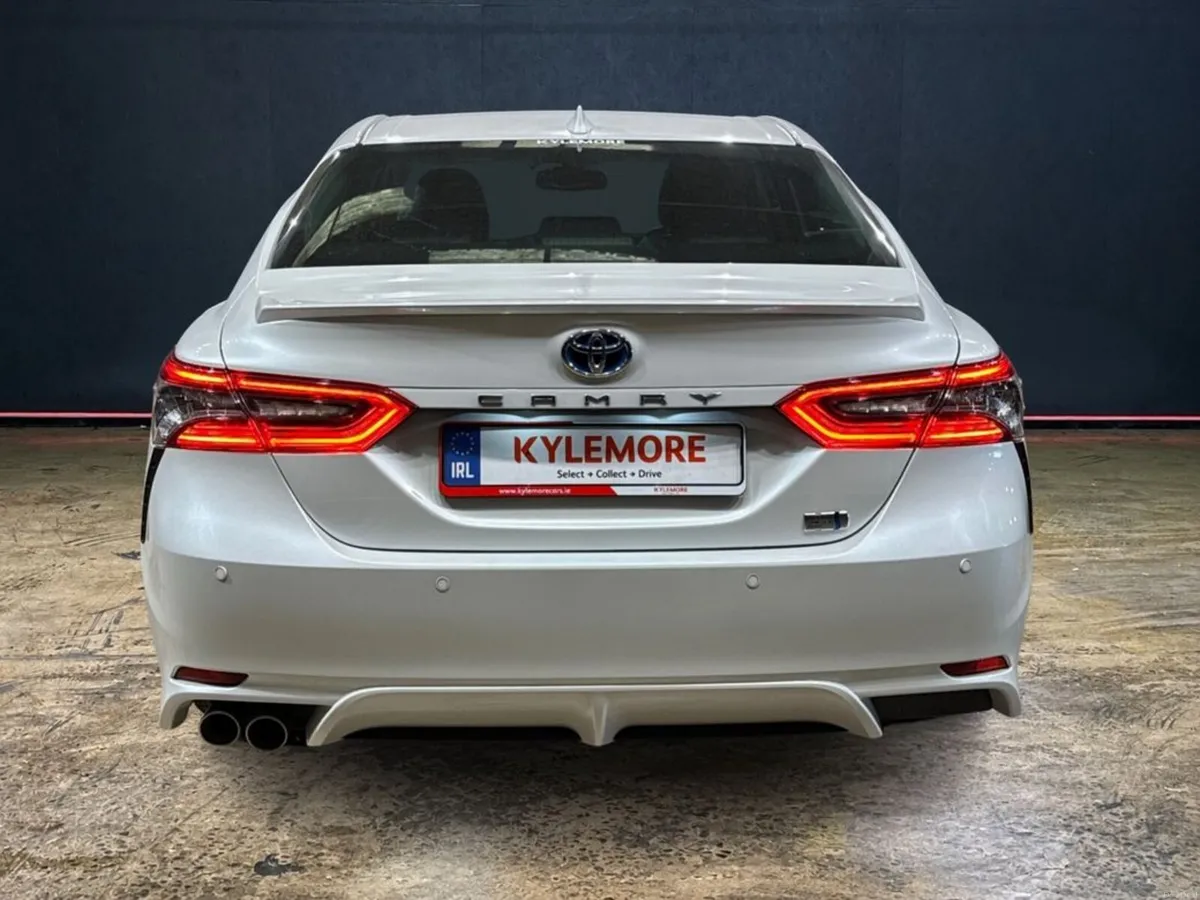 Toyota Camry 2.5 HYBRID AUTOMATIC - BLACK HALF LEA - Image 4
