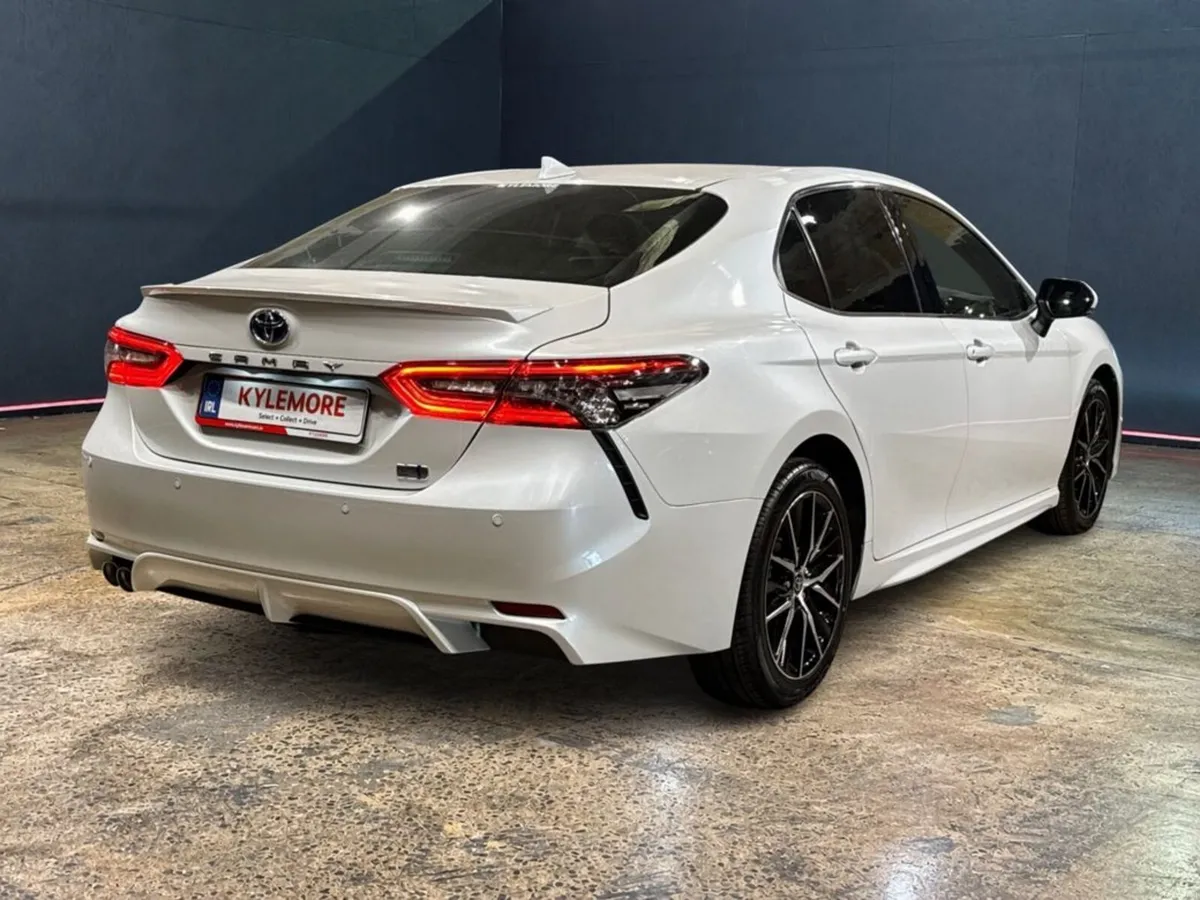 Toyota Camry 2.5 HYBRID AUTOMATIC - BLACK HALF LEA - Image 3