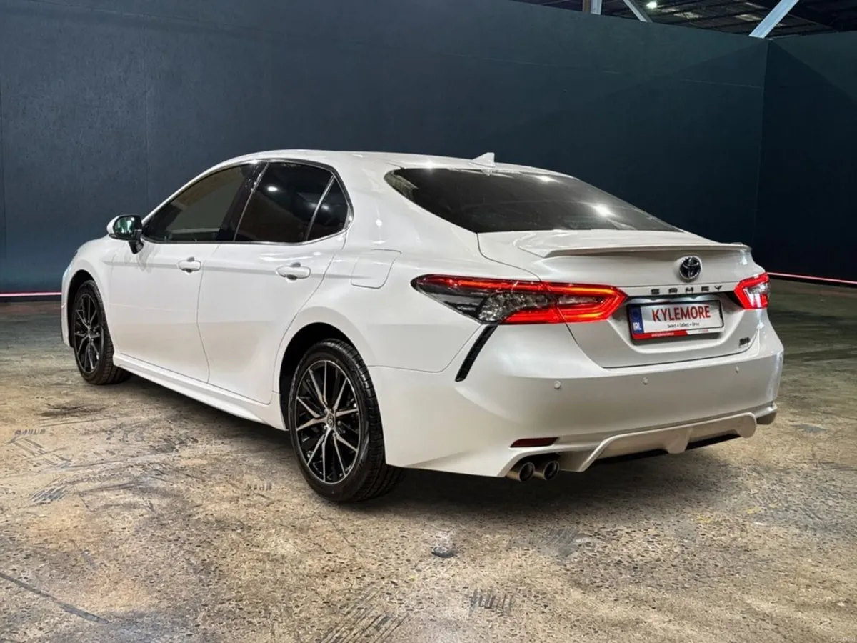 Toyota Camry 2.5 HYBRID AUTOMATIC - BLACK HALF LEA - Image 5
