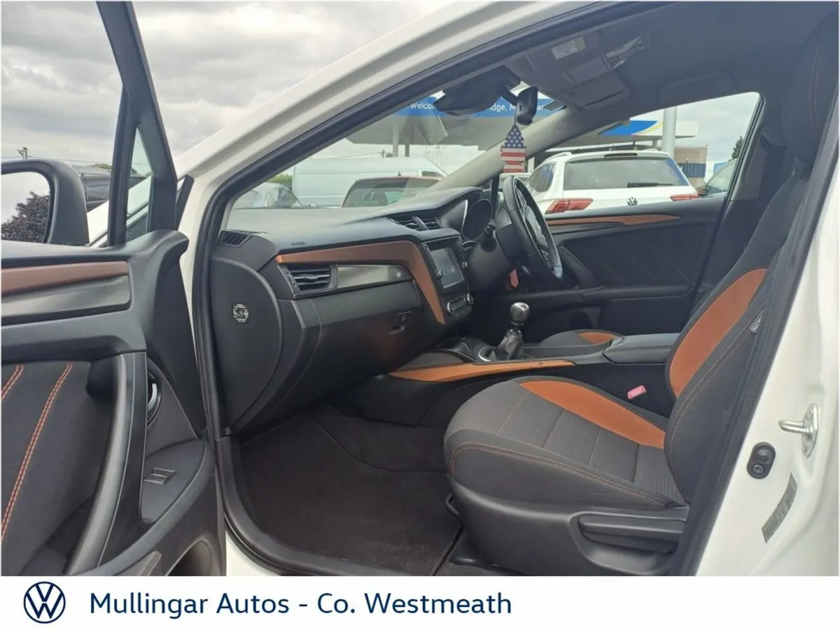 Toyota Avensis 1.6 D-4D Luna Navi Saloon - Image 4