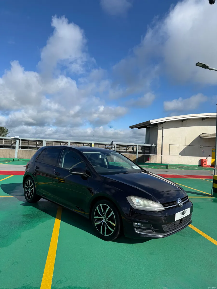2014 VW Golf TSi 1.4  Petrol - VERY HIGH SPEC - Image 3