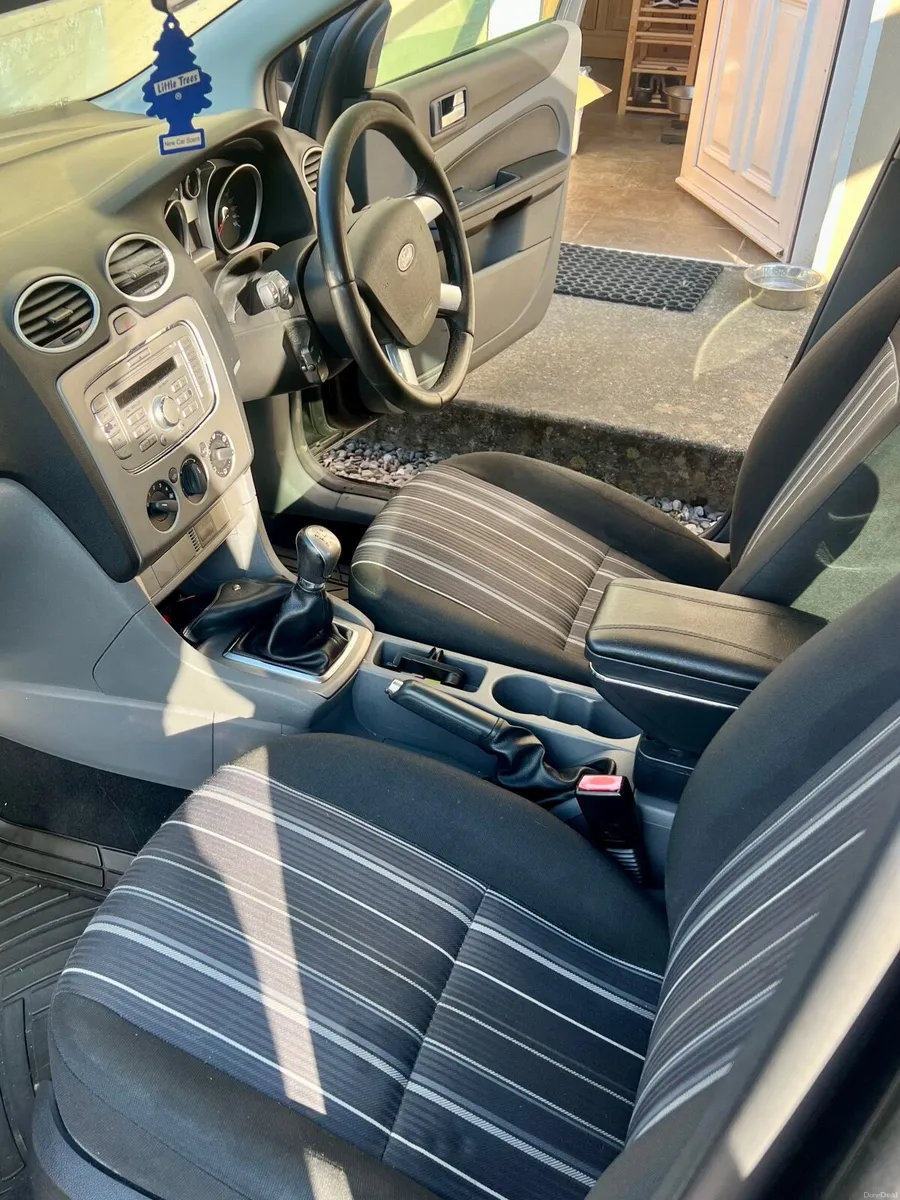 Ford Focus 2009 - Image 2