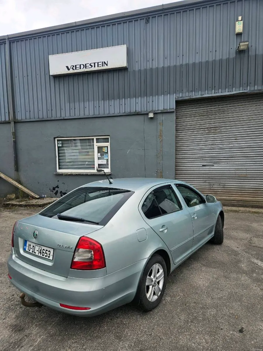 Skoda Octavia 2010 - Image 2