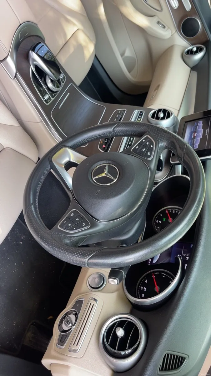 Mercedes Benz car - Image 6