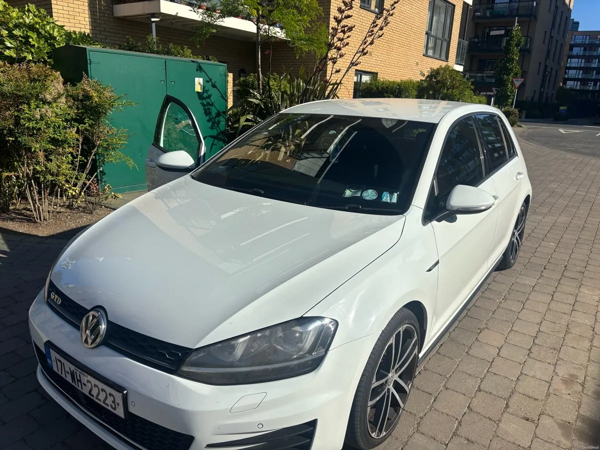 Volkswagen golf GTD automatic 2017 - Image 2