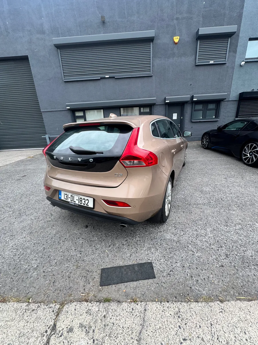 Volvo V40 2013 SE LUX - Image 3