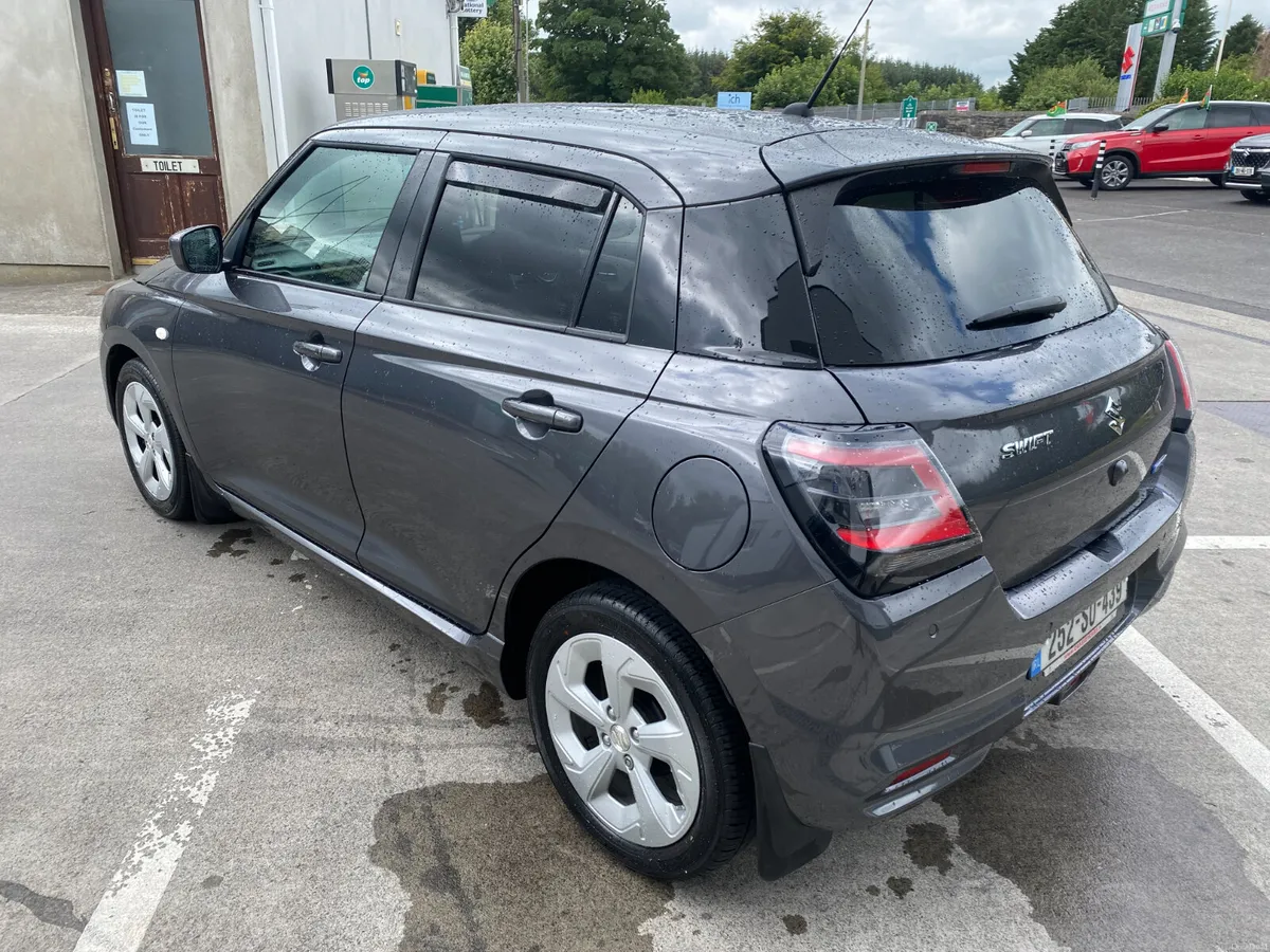 Suzuki Swift 1.2 Mild Hybrid Motion - Image 6