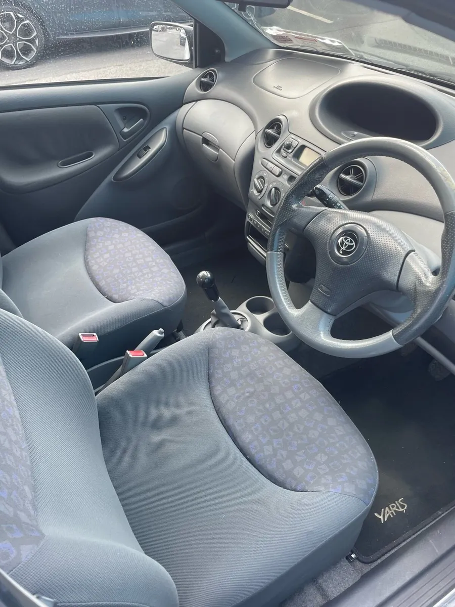 Toyota Yaris 2003 - Image 3