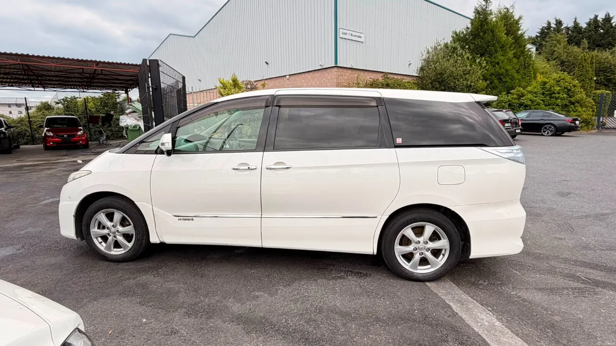 Toyota Estima 2011 - Image 6
