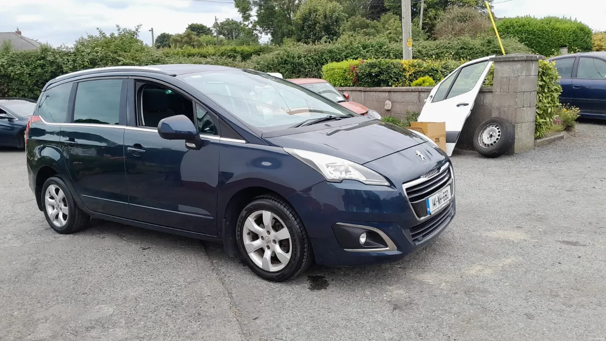 Peugeot 5008 2014 automatic - Image 1