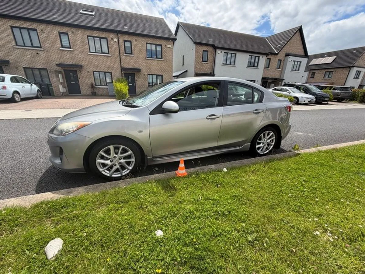 2013 Mazda Mazda3 - Image 2