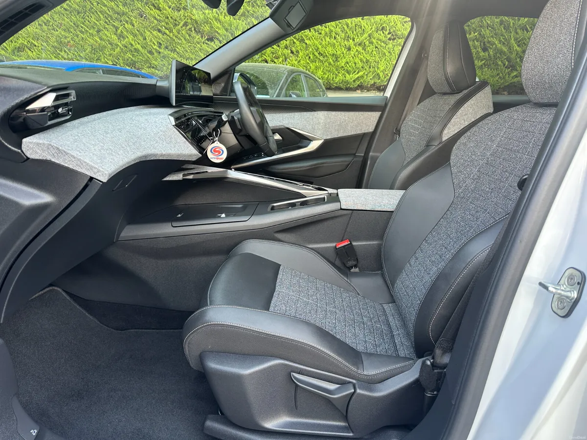 Peugeot E3008 BEV 73kWH 210BHP Allure - Image 5