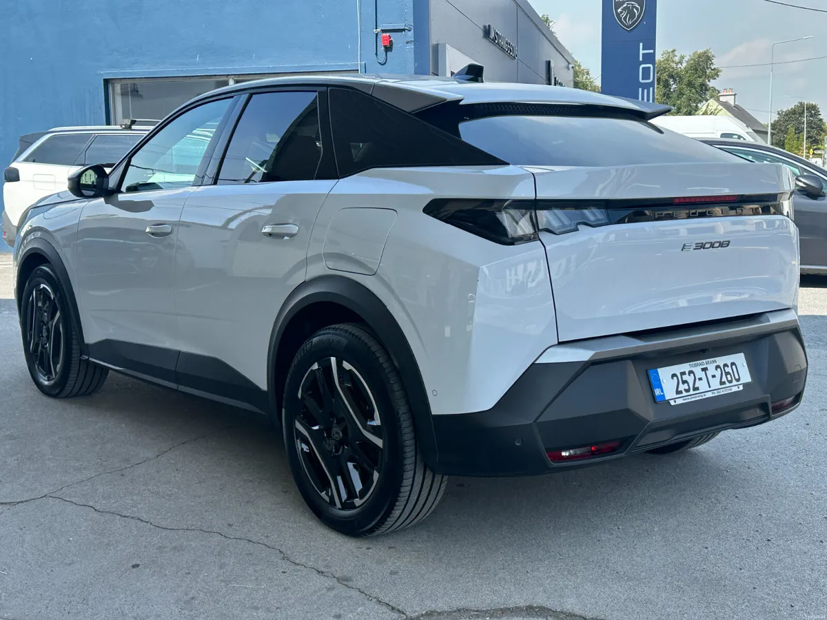 Peugeot E3008 BEV 73kWH 210BHP Allure - Image 3