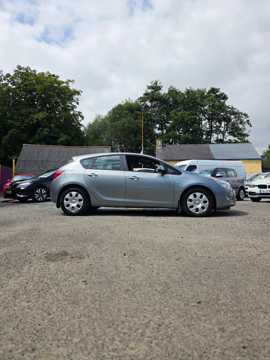 Lovely Original Opel Astra NCT Warranty - Image 3