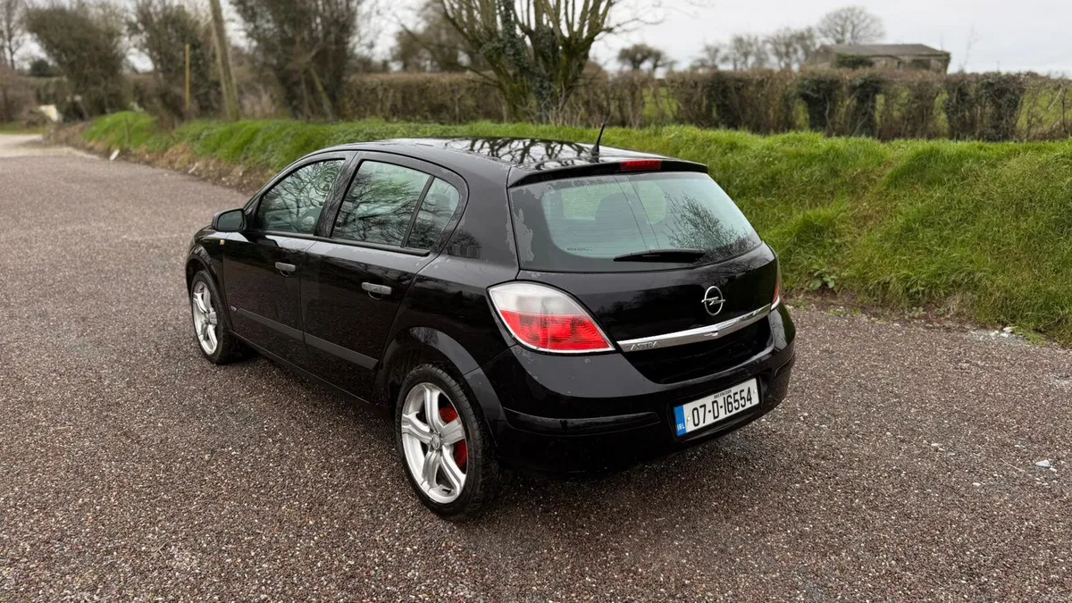 Opel Astra 2007 - Image 2