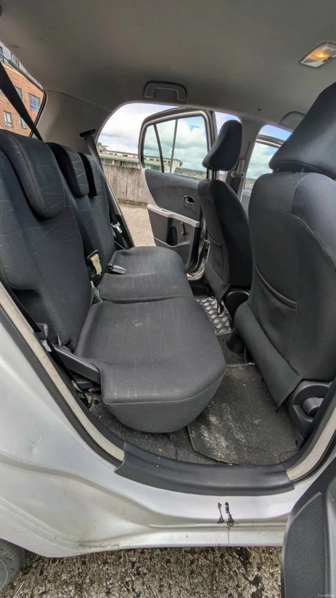 Toyota Yaris 2007 automatic - Image 4