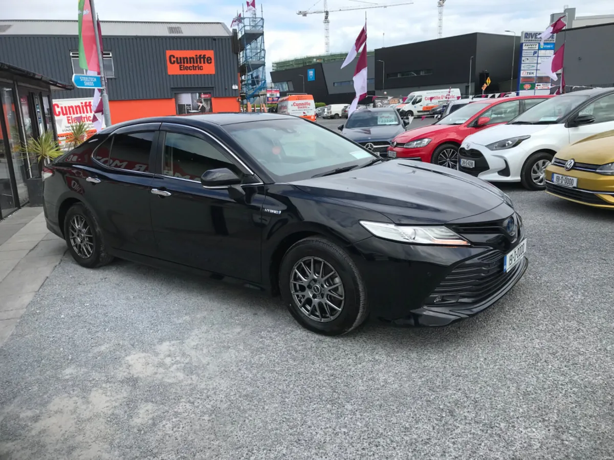 2019 Toyota Camry Hybrid Automatic - Image 5