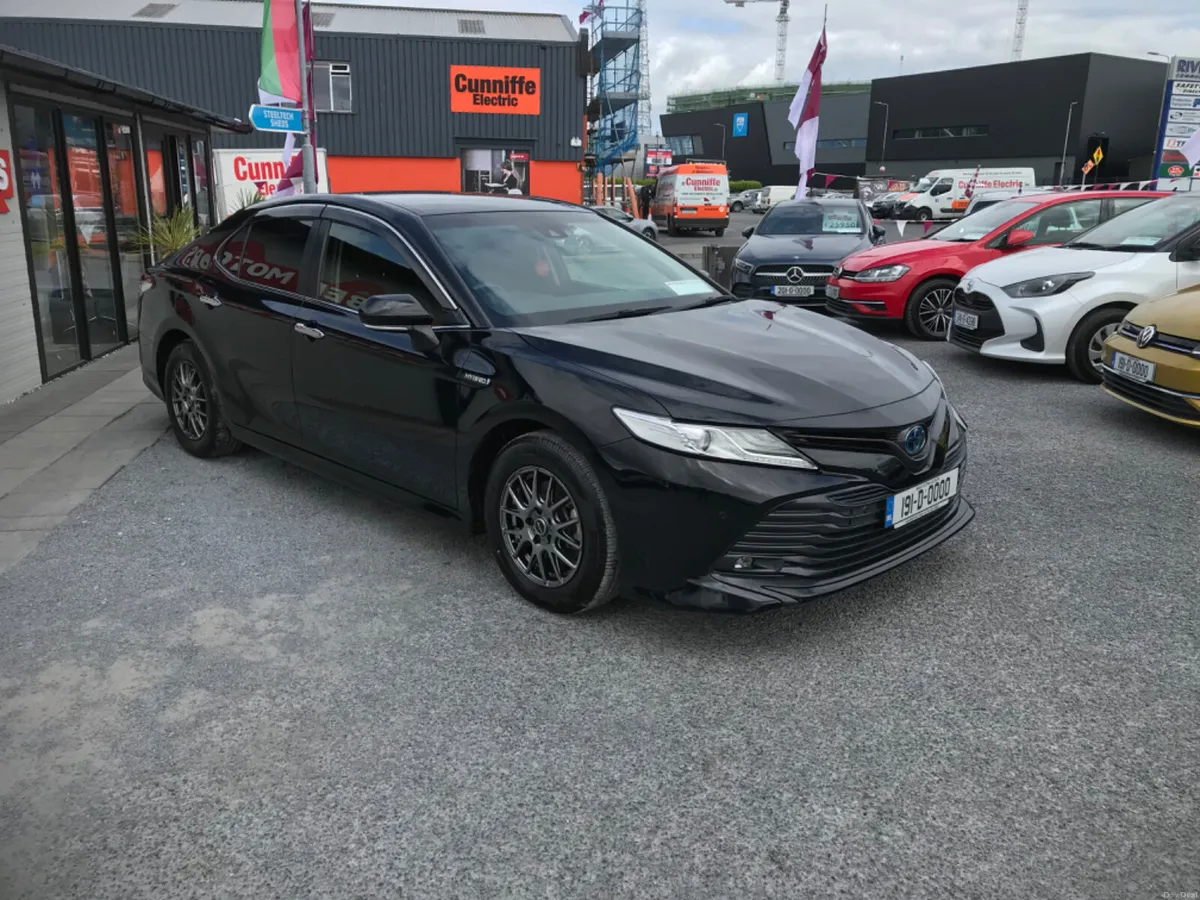 2019 Toyota Camry Hybrid Automatic - Image 4