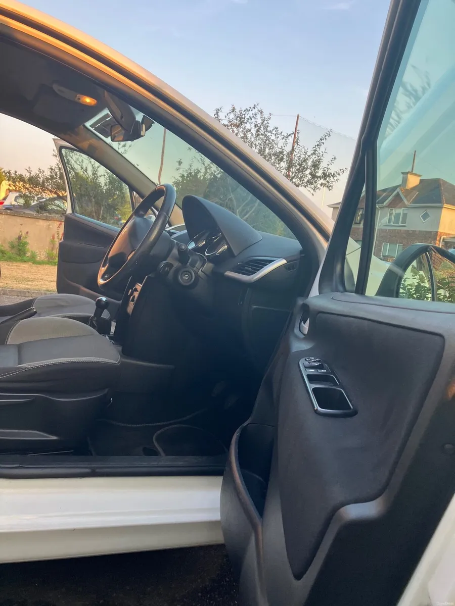 Peugeot 207 2011 - Image 6