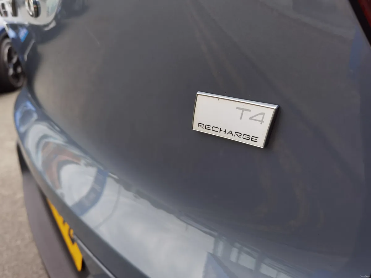 VOLVO XV40 RECHARGE T4 R-DESIGN AUTOMATIC PHEV - Image 6