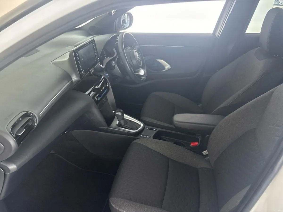 Toyota Yaris Cross YARIS CROSS LUNA SPORT - Image 6