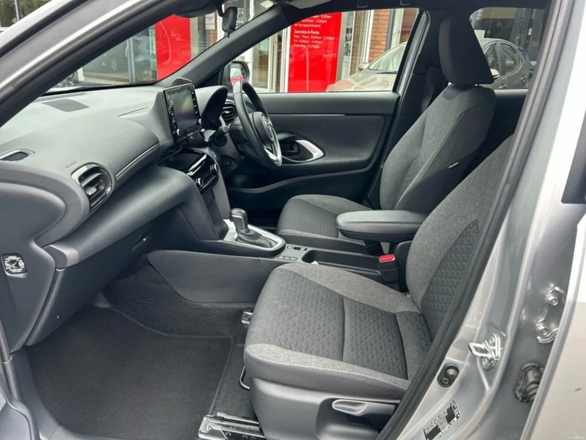 Toyota Yaris Cross LUNA SPORT 4DR AUTO CROSS - Image 6
