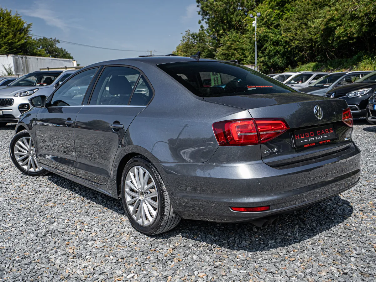 Volkswagen Jetta 2017 - Image 2