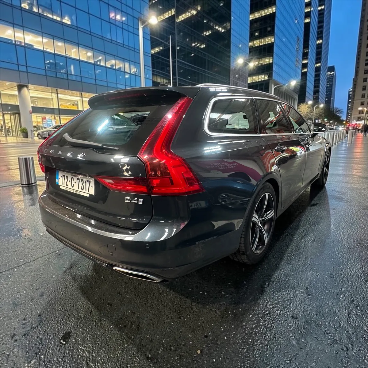 2017 Volvo V90 R-DESIGN GEARTRONIC - Image 4