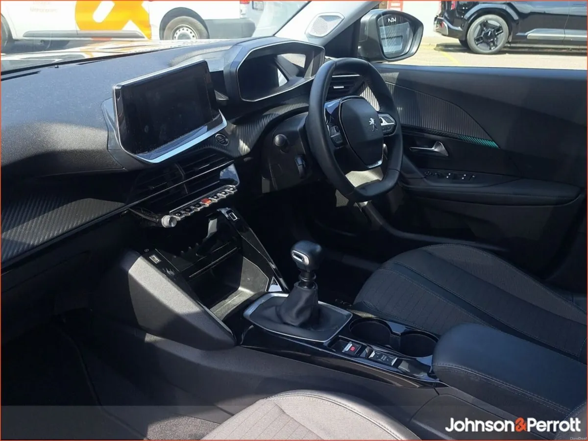 Peugeot 2008 1.2 Puretech 100bhp Allure - Image 3