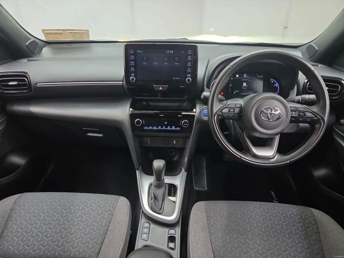 Toyota Yaris Cross 1.5 Hybrid Luna Sport - Image 3