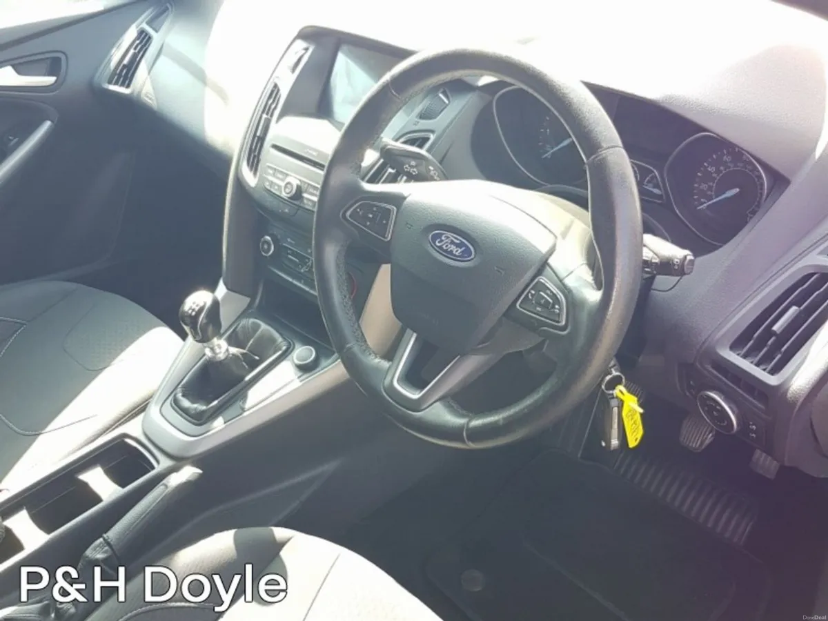 Ford Focus ZETEC - Image 5