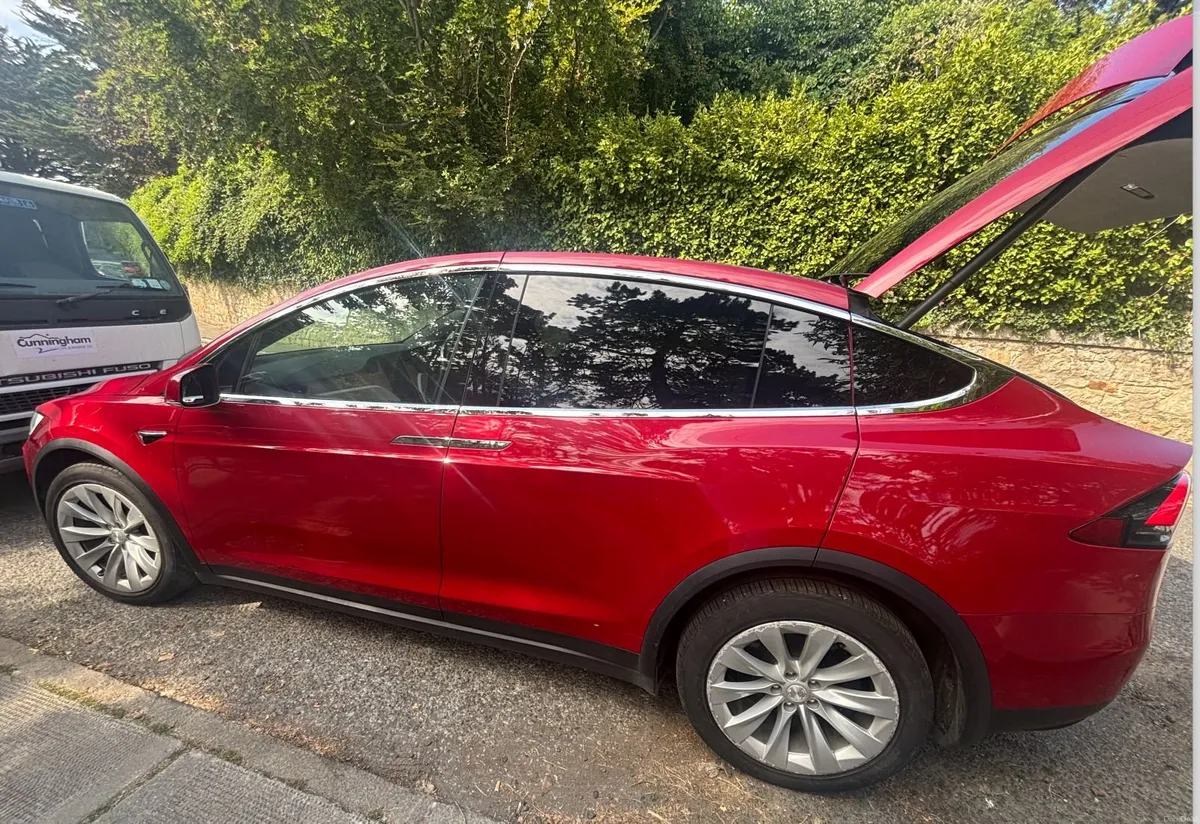Tesla Model X 2020 - Image 2