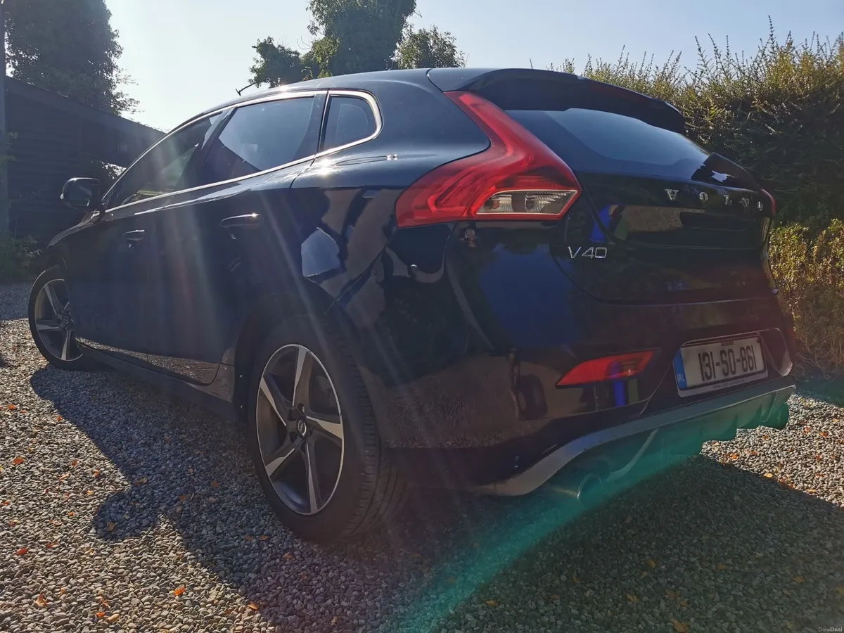 Volvo V40 2013 - Image 2