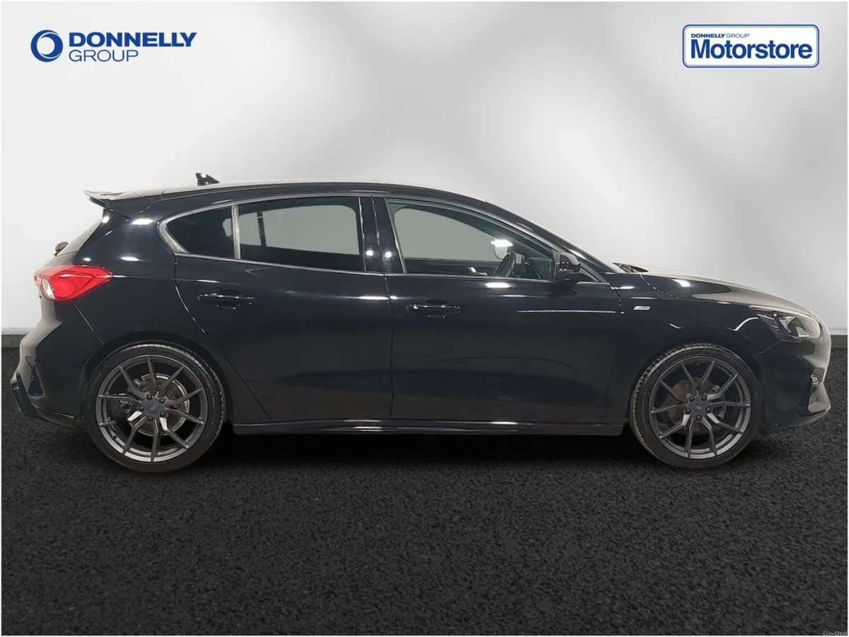 Ford Focus Hatchback ST-Line Edition - Image 3